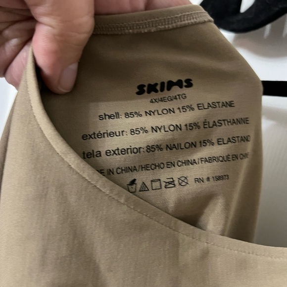 SKIMS 4X thong bodysuit scoop tank tan - Picture 5 of 5